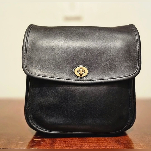 Coach Handbags - Vintage Coach 9979 Large Sidepack